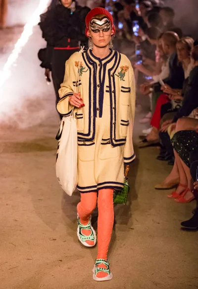 Look 10